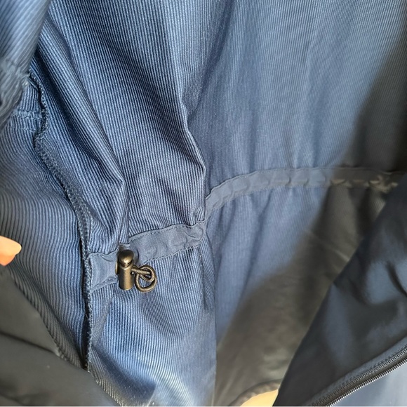 Under Armour Women’s Blue Golf Jacket - Picture 11 of 13